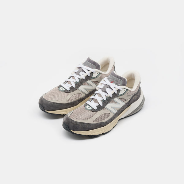 MADE in USA 990 V6 Sneaker in Castlerock Moonrock