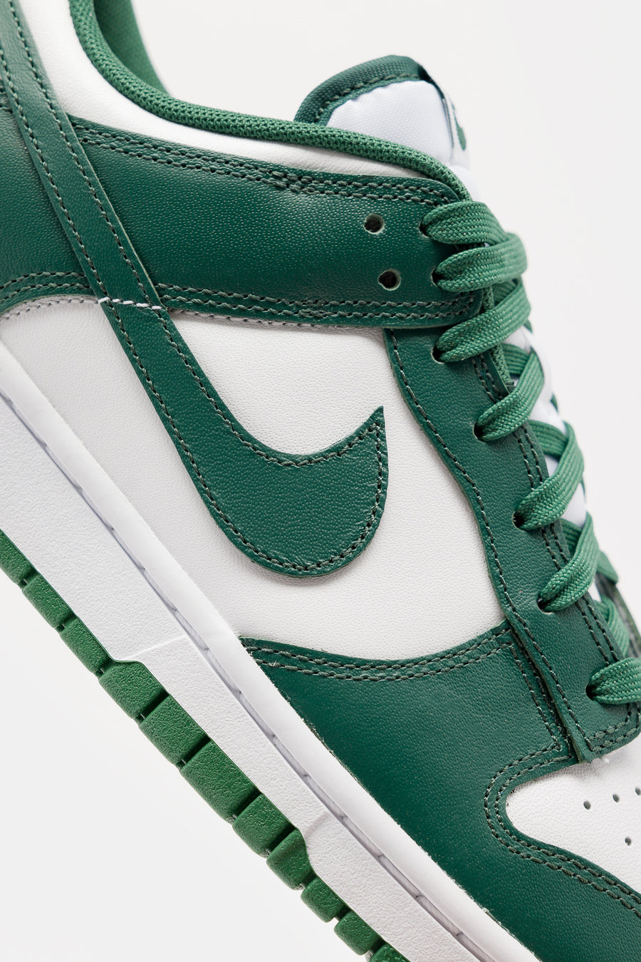 Dunk Low Retro Sneaker in White/Team Green/White